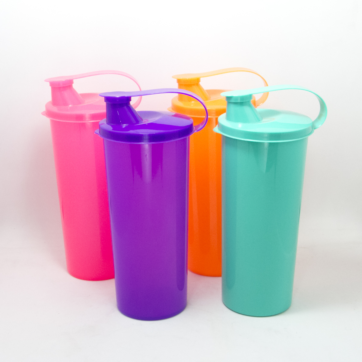 VASO PLASTICO INFANTIL CON TAPON TRAGO LARGO 19CM
