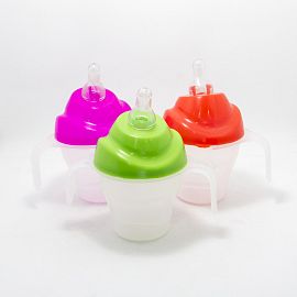 VASO PLASTICO INFANTIL CON TETINA Y ASAS 14CM